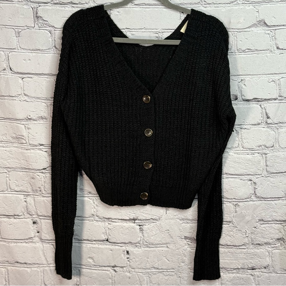 Francesca’s HARPER HERITAGE V-neck Knit Cropped Style Cardigan Button-up Closure